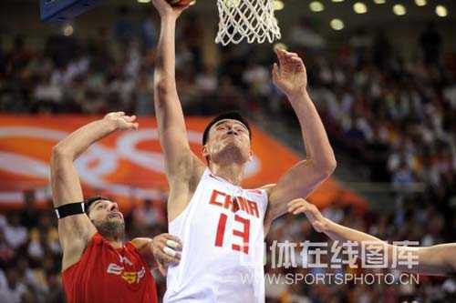 西班牙vs中国男篮热身赛:胡明轩压哨绝杀率队复仇西班牙劲旅 西班牙vs中国男篮热身赛:胡明轩压哨绝杀率队复仇西班牙劲旅