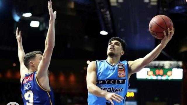 詹皇准三双+关键7分,骑士116-108擒狼横扫赛季 詹皇准三双+关键7分,骑士116-108擒狼横扫赛季