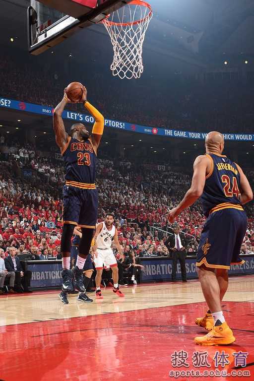 詹姆斯43+14率骑士客场大胜猛龙，东部半决赛G2克利夫兰豪取2-0