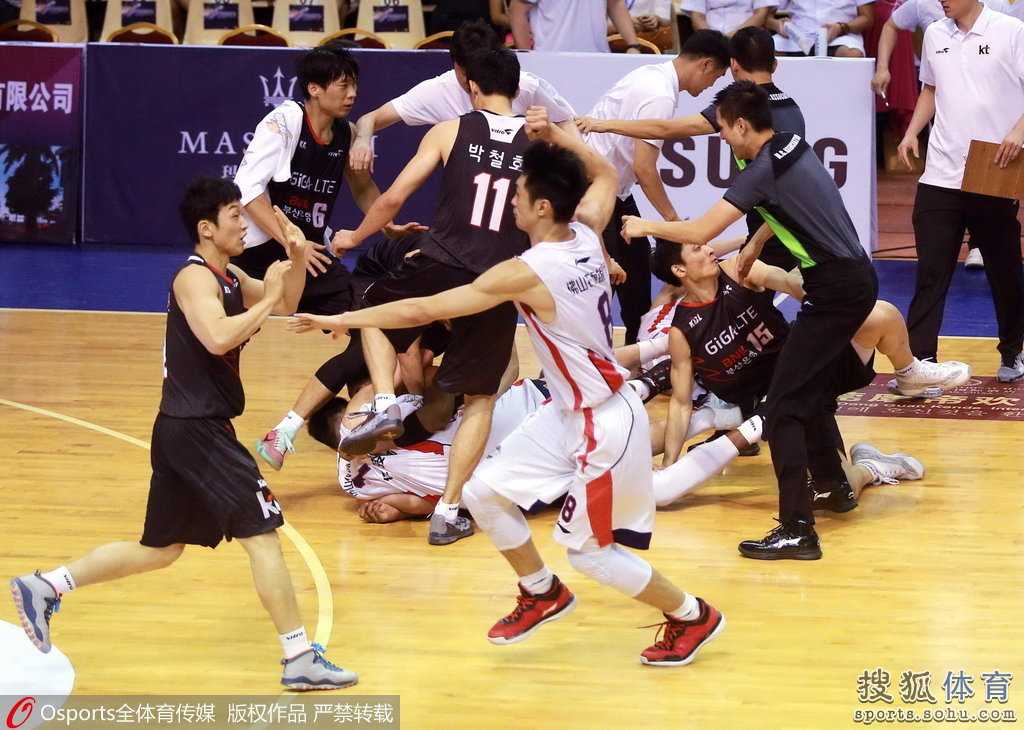 中韩亚锦赛20分逆转 中国76-73胜韩国