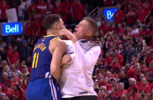 勇士主场惨败猛龙首节崩盘定败局