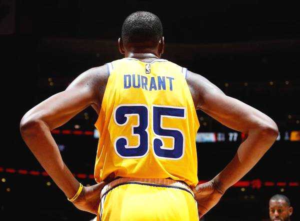 勇士主场惨败猛龙首节崩盘定败局