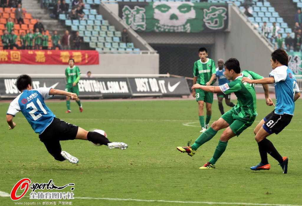 大连英博主场3-0完胜浙江绿城，极致防反打懵传控大师