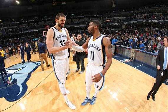 文班亚马7帽制霸内线，马刺客场35分狂屠残阵灰熊