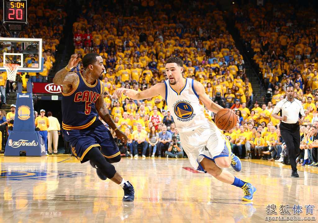 斯特鲁斯关键三分+哈登抛投，骑士复仇勇士