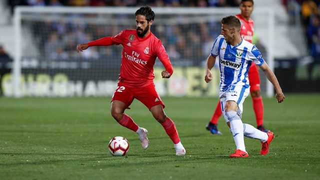 西甲第31轮皇马4-1赫罗纳，姆巴佩戴帽巩固次席