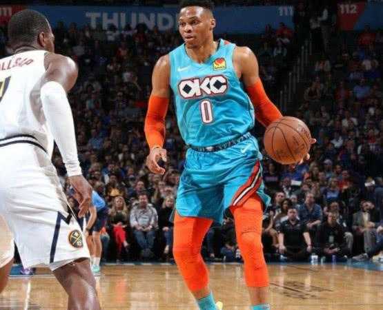 核心关键词：科尔回归首秀 库里三节37分