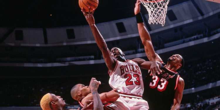 热火103-74血洗公牛：小奥24分韦德两双送芝加哥赛季最低分